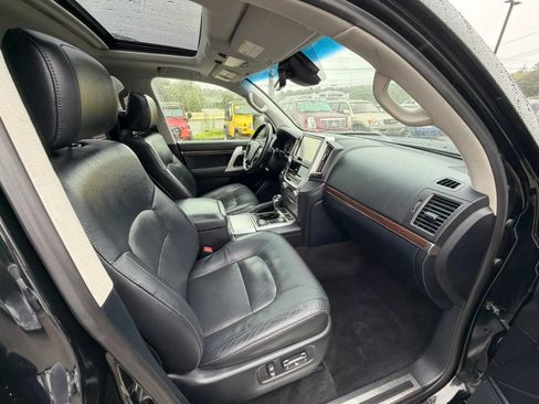 Used 2016 Toyota Land Cruiser AWD/4WD image 17
