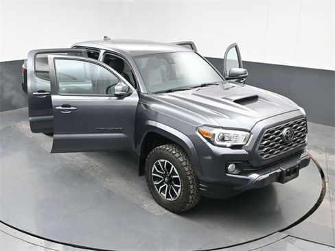 Used 2020 Toyota Tacoma TRD Sport w/ Blackout Package image 48