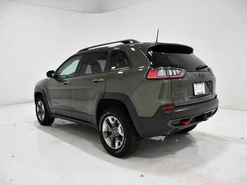 Used 2019 Jeep Cherokee Trailhawk w/ Cold Weather Group AWD/4WD image 3