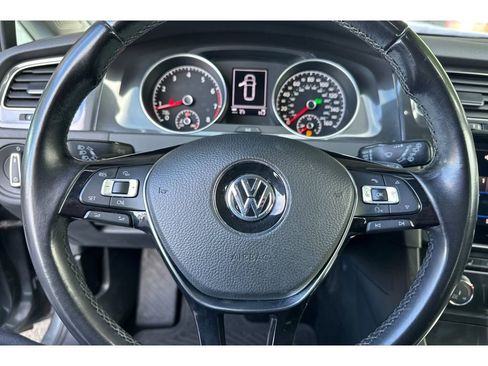 Used 2018 Volkswagen Golf SE image 26
