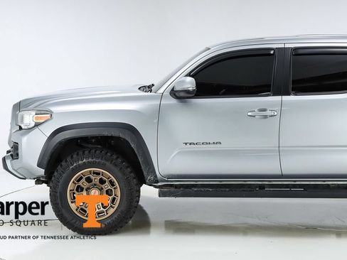 Used 2019 Toyota Tacoma TRD Off-Road w/ Technology Package AWD/4WD image 39