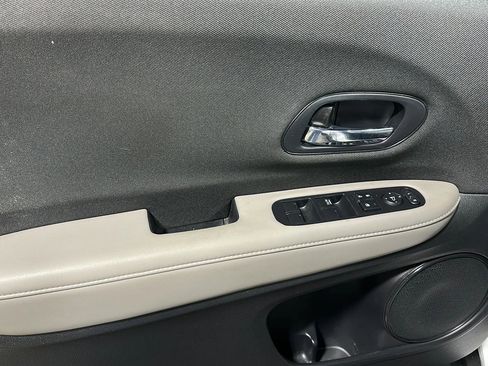 Used 2021 Honda HR-V LX image 10