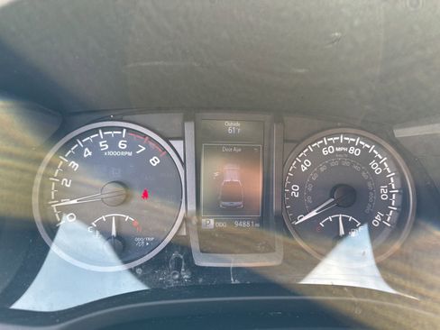 Used 2018 Toyota Tacoma TRD Sport w/ Technology Package image 13