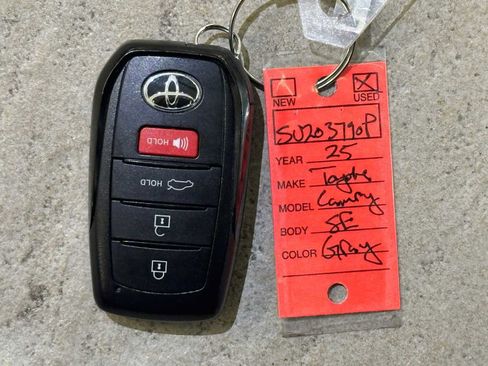 Used 2025 Toyota Camry SE image 32