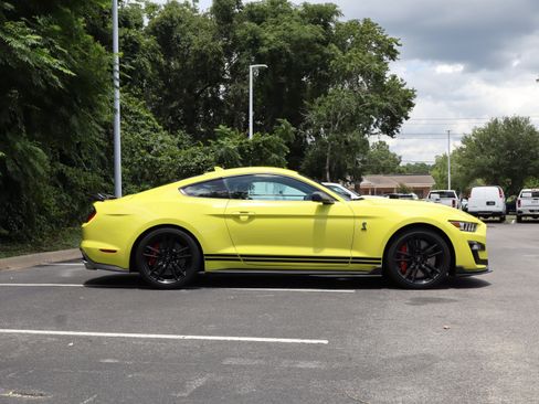 Used 2021 Ford Mustang Shelby GT500 w/ Technology Package RWD image 5