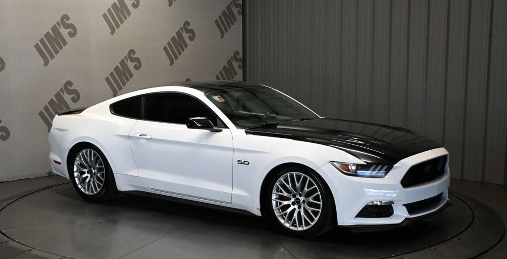 Used 2015 Ford Mustang GT RWD image 3