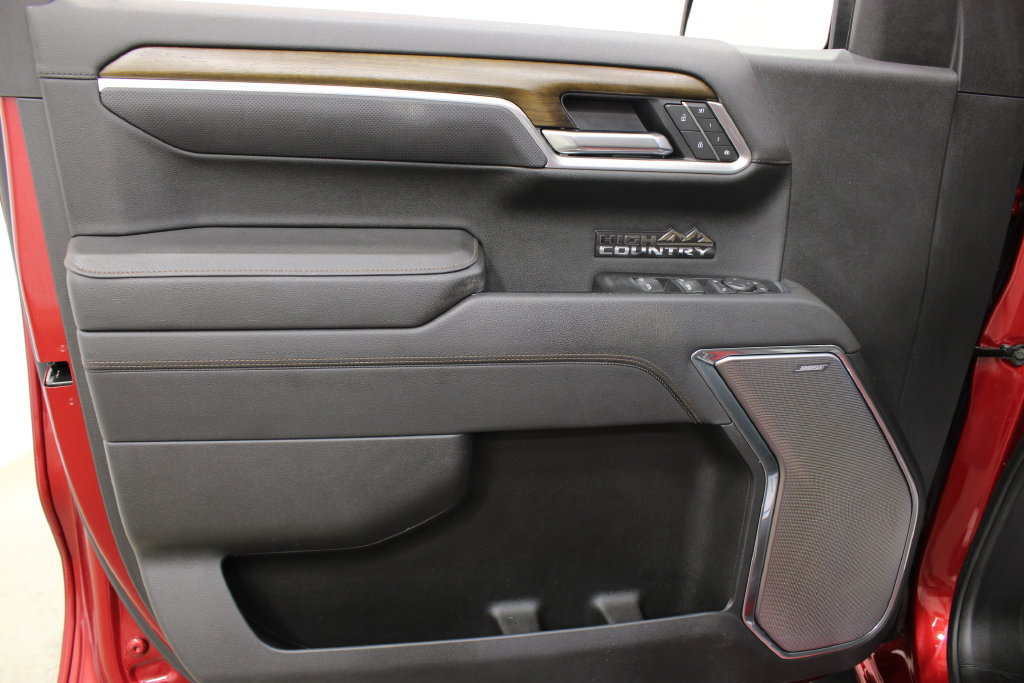 Used 2025 Chevrolet Silverado 1500 High Country w/ High Country Premium Package AWD/4WD image 18