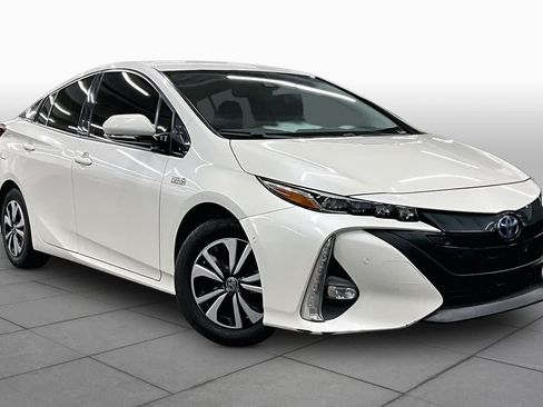 Used 2018 Toyota Prius Prime Advanced FWD image 2