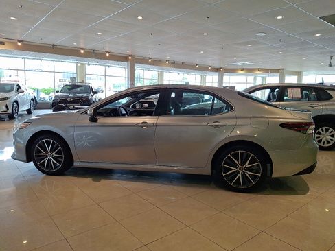 Used 2021 Toyota Camry XLE AWD/4WD image 4