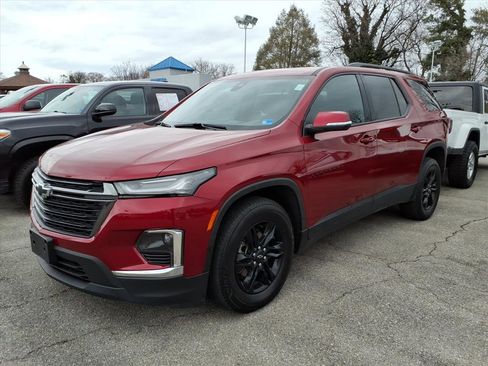 Used 2023 Chevrolet Traverse LT w/ Midnight/Sport Edition image 3