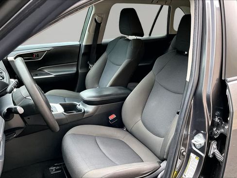 Certified 2023 Toyota RAV4 LE FWD image 8