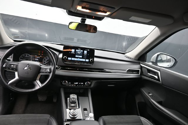 Used 2024 Mitsubishi Outlander SE AWD/4WD image 33