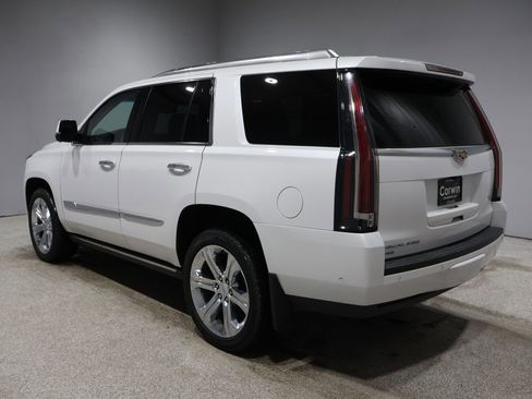 Used 2020 Cadillac Escalade Premium Luxury image 4