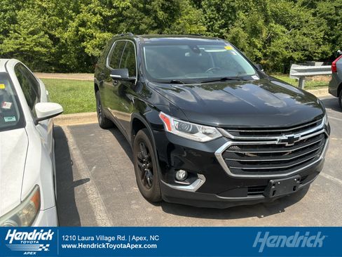 Used 2020 Chevrolet Traverse LT FWD image 1