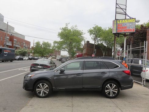 Used 2018 Subaru Outback 2.5i Limited AWD/4WD image 7