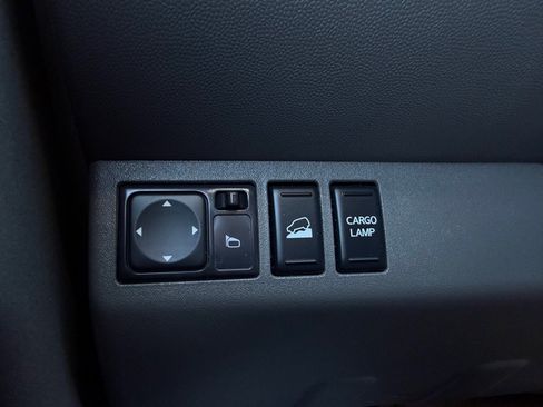 Used 2017 Nissan Frontier SV w/ SV Value Truck Package AWD/4WD image 16