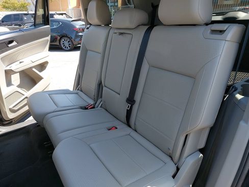 Used 2023 Volkswagen Atlas SE w/ Panoramic Sunroof Package FWD image 16
