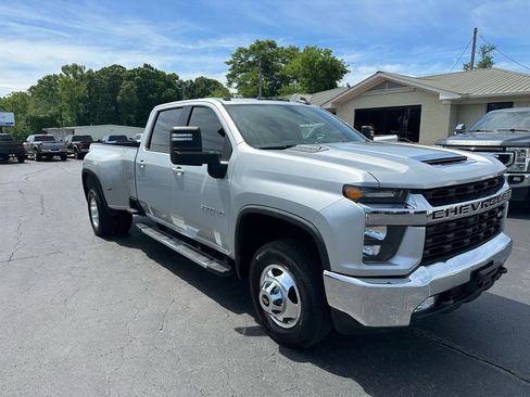 Used 2022 Chevrolet Silverado 3500 LT w/ Convenience Package AWD/4WD image 3