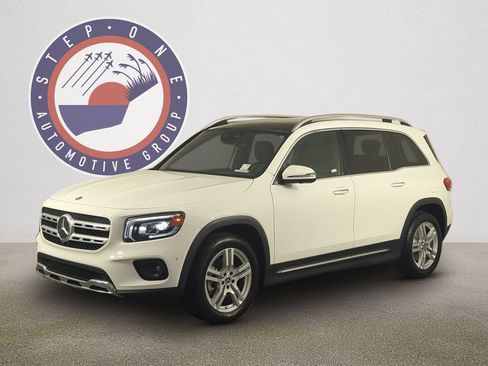 Used 2023 Mercedes-Benz GLB 250 4MATIC w/ Premium Package image 1