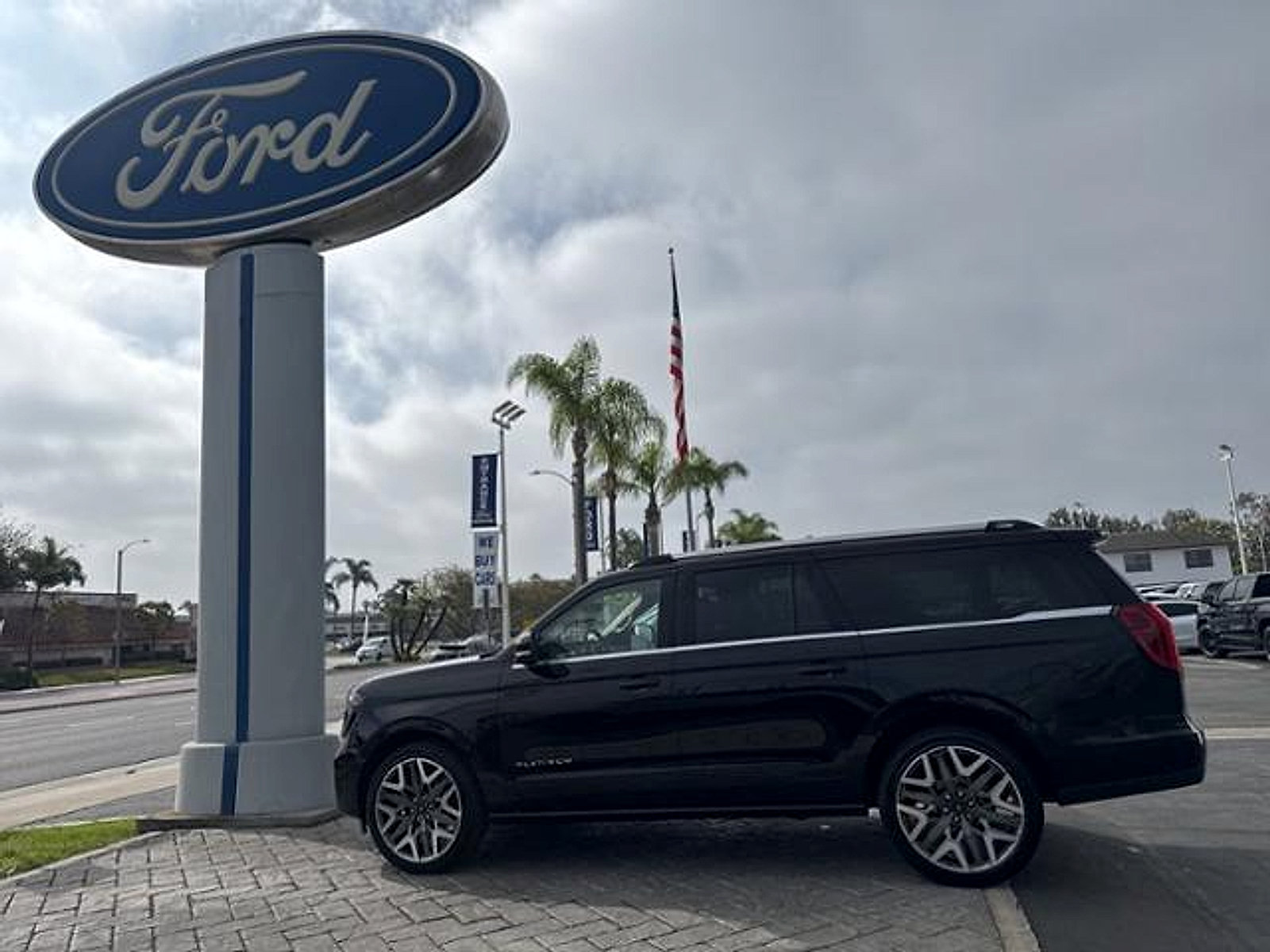 Used 2025 Ford Expedition Max Platinum w/ Platinum Ultimate Package AWD/4WD image 33