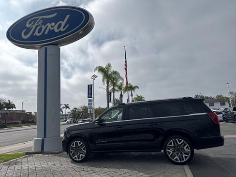 Used 2025 Ford Expedition Max Platinum w/ Platinum Ultimate Package AWD/4WD image 33
