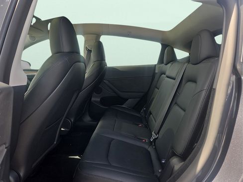 Used 2025 Tesla Model Y Long Range RWD image 11
