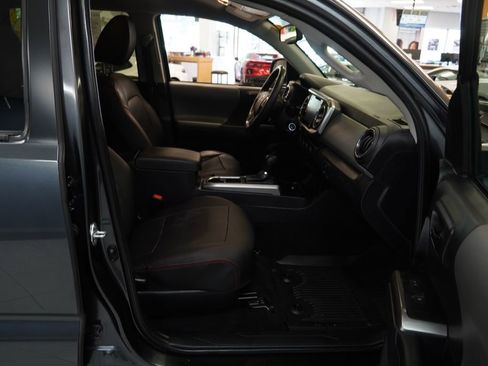 Used 2022 Toyota Tacoma SR5 AWD/4WD image 10