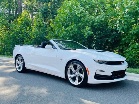 Used 2022 Chevrolet Camaro SS RWD image 12