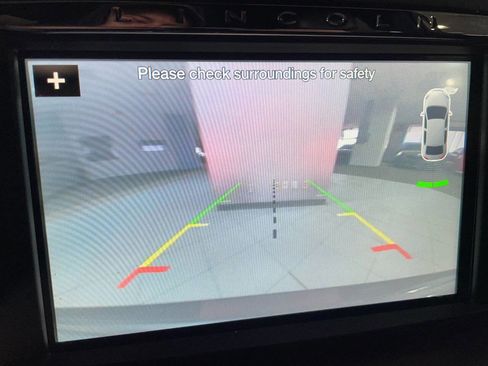 Used 2017 Lincoln Continental Premiere image 35