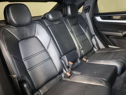 Used 2024 Porsche Cayenne Coupe image 31