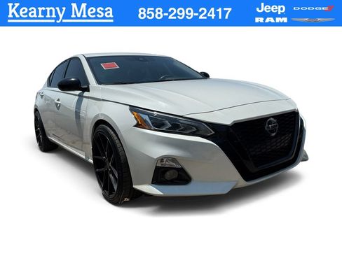 Used 2022 Nissan Altima 2.5 SR w/ Midnight Edition Package FWD image 1