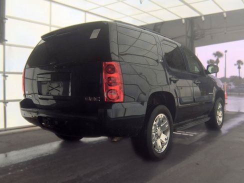 Used 2007 GMC Yukon SLT w/ SLT Preferred Equipment Group RWD image 4