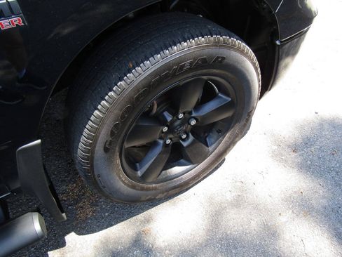 Used 2022 RAM 1500 Classic SLT AWD/4WD image 31