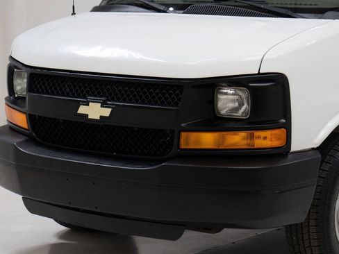 Used 2016 Chevrolet Express 2500 RWD image 10