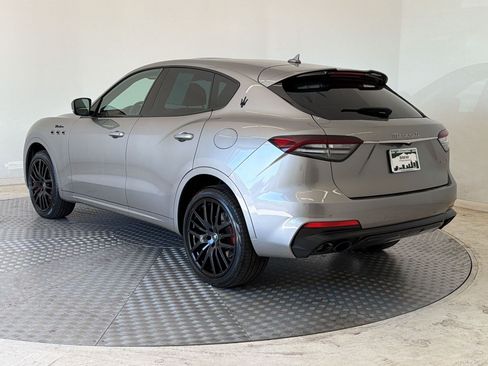 Used 2022 Maserati Levante Modena AWD/4WD image 3