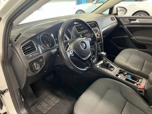 Used 2018 Volkswagen e-Golf SE FWD image 23