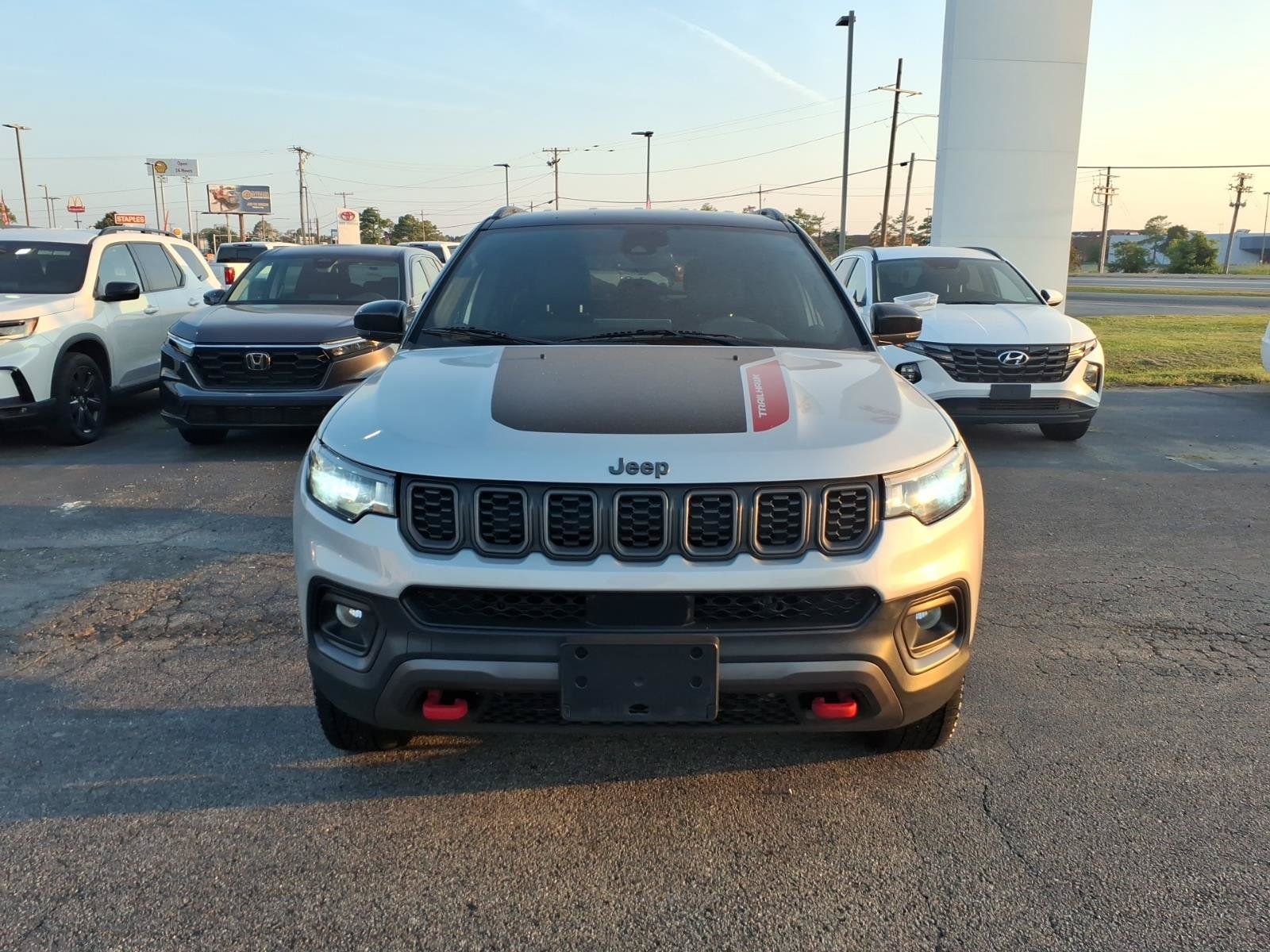 Used 2024 Jeep Compass Trailhawk AWD/4WD image 2