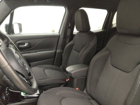 Used 2022 Jeep Renegade Altitude w/ Convenience Group AWD/4WD image 17