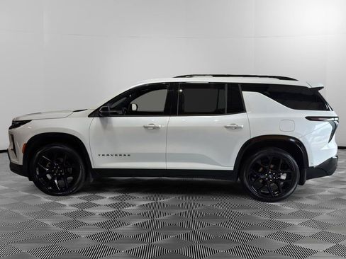 Used 2026 Chevrolet Traverse RS w/ LPO, Floor Liner Package AWD/4WD image 2