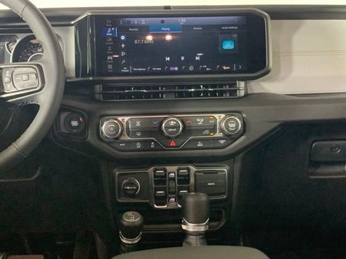 Used 2025 Jeep Wrangler Unlimited Sport AWD/4WD image 24