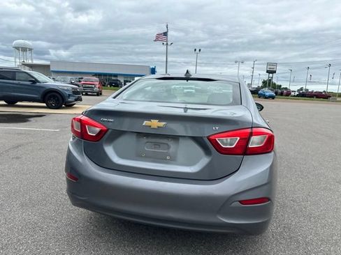 Used 2018 Chevrolet Cruze LT w/ Convenience Package FWD image 18