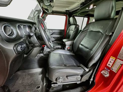 Used 2019 Jeep Wrangler Unlimited Sahara w/ Dual Top Group AWD/4WD image 26