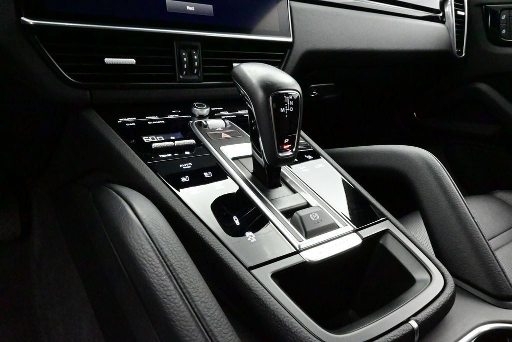Certified 2023 Porsche Cayenne Coupe w/ Premium Package AWD/4WD image 11