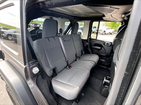 Used 2025 Jeep Wrangler Unlimited Rubicon AWD/4WD image 28