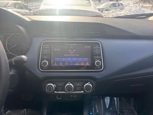 Used 2025 Nissan Versa SV image 17