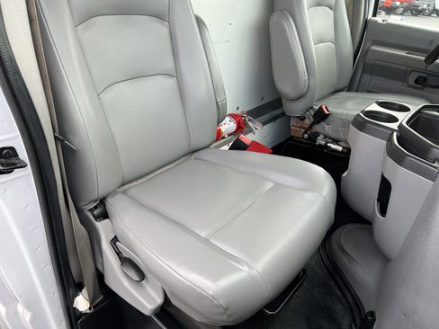Used 2017 Ford E-350 and Econoline 350 Super Duty image 11