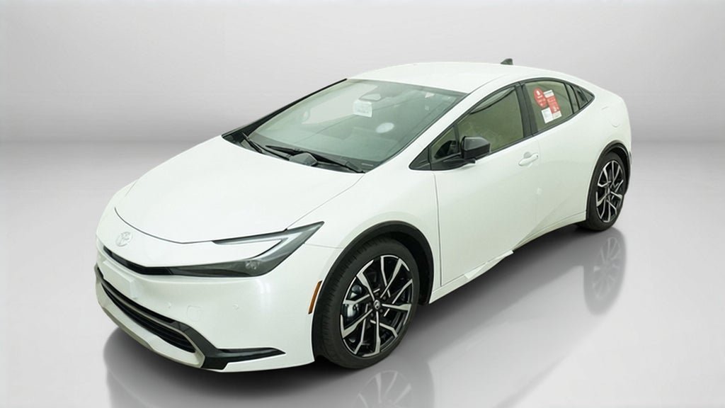 New 2027 Toyota Prius Plug-In Hybrid FWD image 1