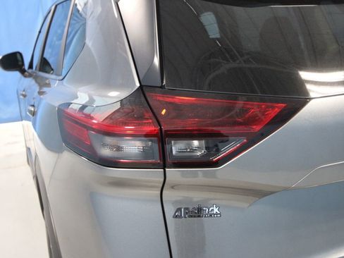 Used 2023 Nissan Rogue SV image 33