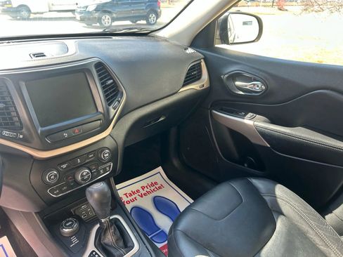 Used 2018 Jeep Cherokee Limited image 13
