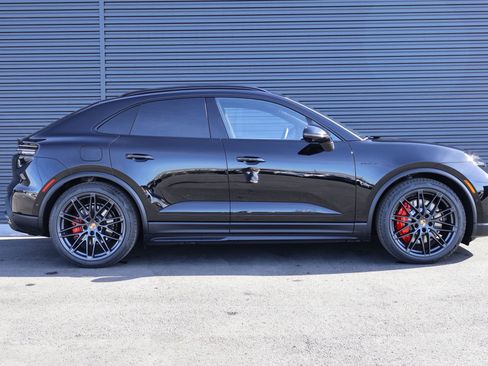 New 2026 Porsche Macan GTS Electric image 8